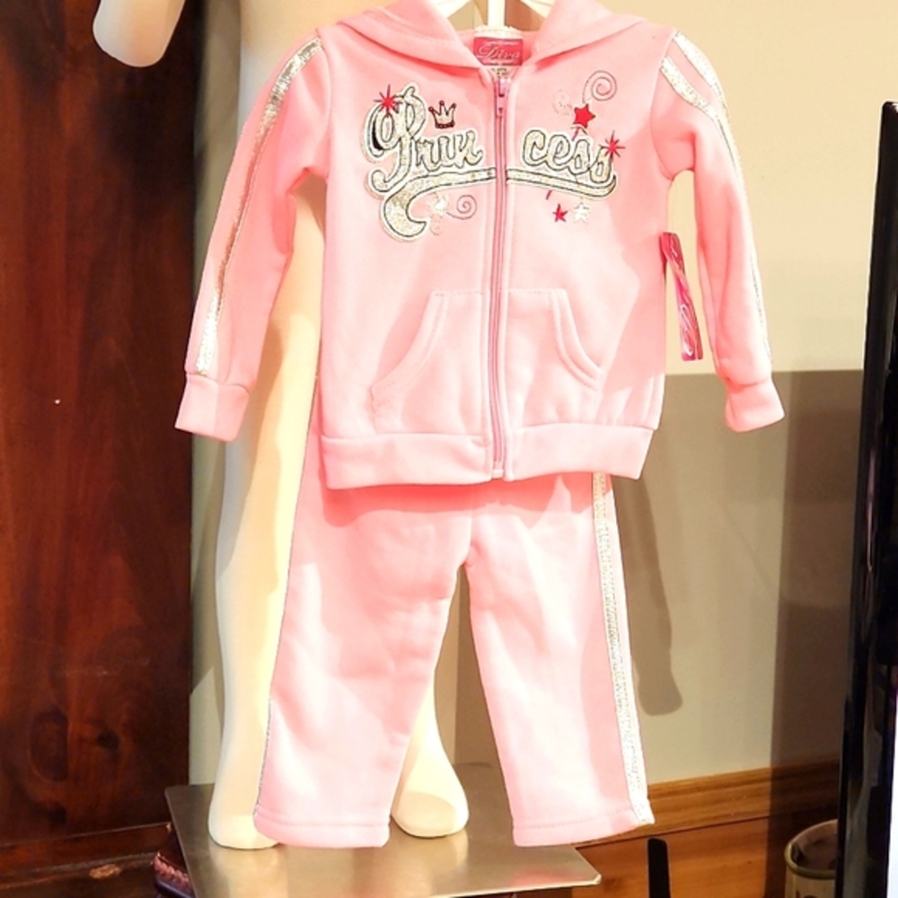 NEW BABIES DIVA 2PC LONG SLEEVE AND PANTS SWEAT SUIT SIZE 12M